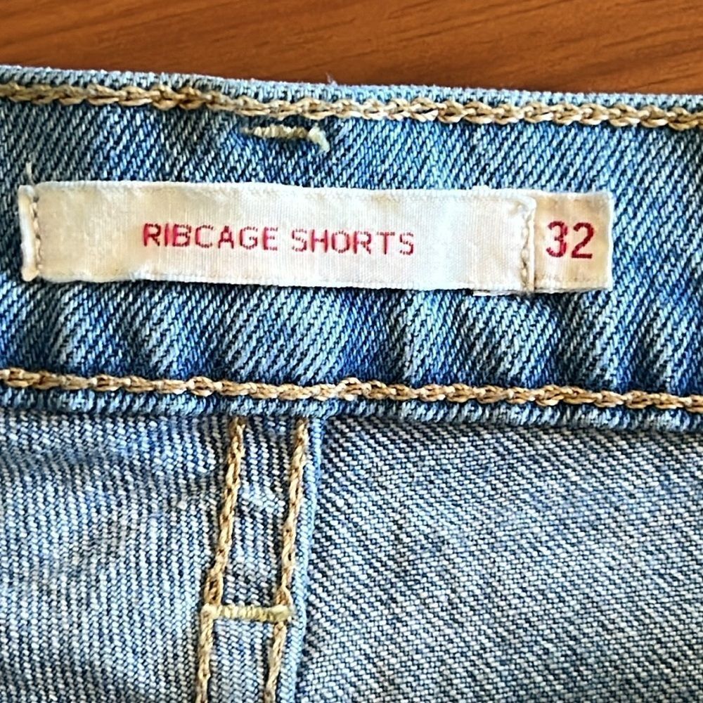 Levi's Ribcage Short Sz 32 - Picture 5 of 7
